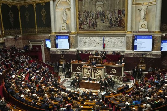 Η ψηφοφορία στην Εθνοσυνέλευση. 493 ψήφισαν υπέρ και 30 κατά